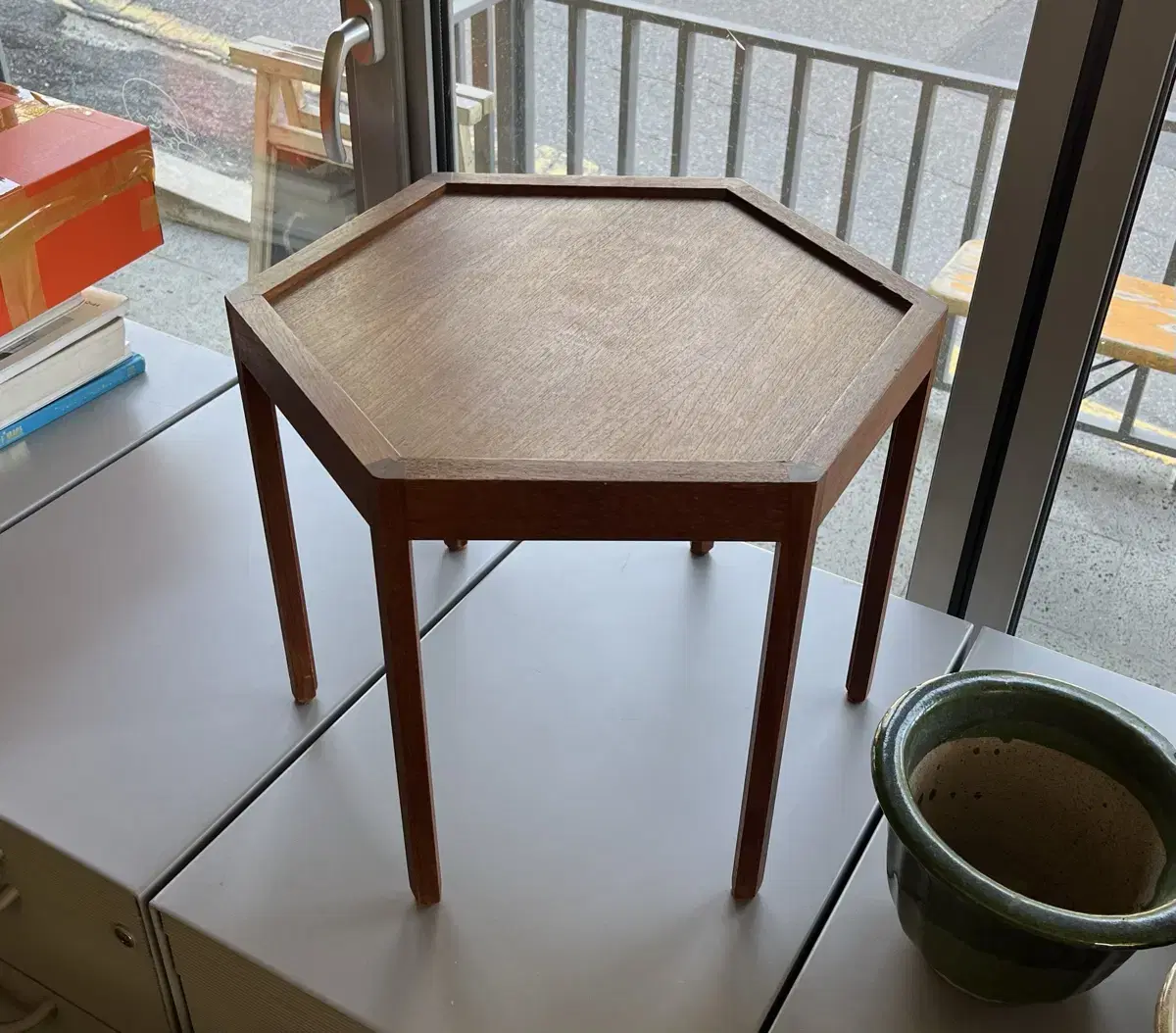 Hans Andersen, Denmark, Hexagonal table